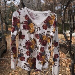 Beautiful floral patterned long sleeve by time and tru. Size large